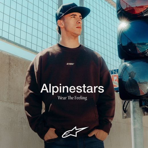 ALPINESTARS GUISE OVERSIZED CREW – VOĽNOČASOVÁ MOTO MIKINA (HNEDÁ)