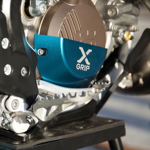 X-GRIP – CHRÁNIČ VEKA SPOJKY, MODRÝ – GASGAS EC 250 (2021–2023) A ĎALŠIE