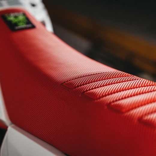POŤAH SEDLA X-GRIP BABOONS BUTT – ČERVENÁ – BETA RR 125 (2013 - 2019) A ĎALŠIE MODELY