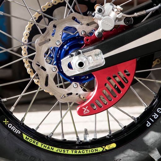 X-GRIP – CHRÁNIČ ZADNÉHO BRZDOVÉHO KOTÚČA, ČIERNY – BETA RR 125 (2008–2024) A ĎALŠIE