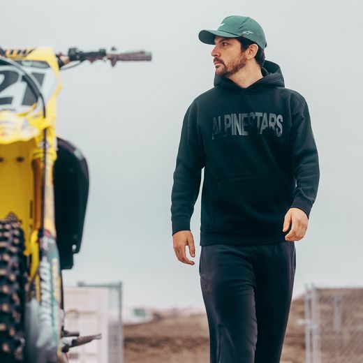 ALPINESTARS SHAW OVERSIZED HOODIE – VOĽNOČASOVÁ MOTO MIKINA (ČIERNA/ČIERNA)