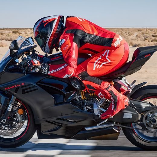 ALPINESTARS GP PLUS V4 SPRINT – MOTOCYKLOVÁ KOMBINÉZA (ČERVENÁ FLUO/ČERVENÁ/BIELA/ČIERNA) 2025