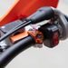X-GRIP – OCHRANNÁ OBJÍMKA BRZDOVEJ PUMPY ANTIBREAK, ORANŽOVÁ – DUCATI DESMO450 MX (2025–2026) A ĎALŠIE