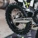 X-GRIP – CHRÁNIČ ZADNÉHO BRZDOVÉHO KOTÚČA, ORANŽOVÝ – GASGAS EC 250 (2021–2023) A ĎALŠIE