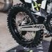 X-GRIP – CHRÁNIČ ZADNÉHO BRZDOVÉHO KOTÚČA, ČERVENÝ – GASGAS EC 250 (2021–2023) A ĎALŠIE