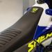 POŤAH SEDLA X-GRIP BABOONS BUTT – ČIERNA – SHERCO SE FACTORY 125 (2025 - 2026) A ĎALŠIE MODELY