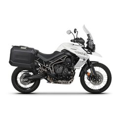 KOMPLETNÍ SADA BOČNÍCH ČERNÝCH HLINÍKOVÝCH KUFRŮ SHAD TERRA BLACK 36L/47L, VČETNĚ MONTÁŽNÍ SADY SHAD TRIUMPH TIGER 800