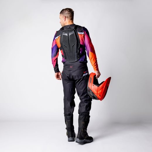 CHRÁNIČ HORNÍ ČÁSTI TĚLA IXS HEX 482-510-3701 ČERNÝ L/XL