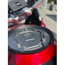 OBJÍMKA PRO ÚCHYT TANKRUKSAKU GIVI A KAPPA "TANKLOCK" NA VÍČKO NÁDRŽE JAWA SRAMBLER 500