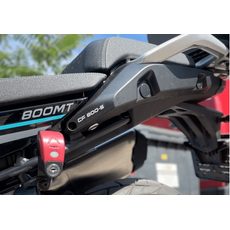 800MT ZÁSLEPKA OTVORU PO DRŽÁKU BOČNÍHO KUFRU (1 KS)