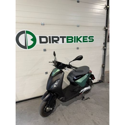 PIAGGIO 1 ACTIE-PŘEDVÁDĚCÍ SKÚTR-BAZAR