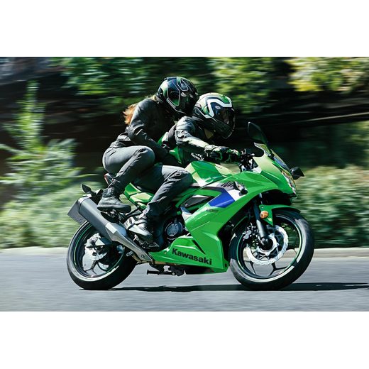 KAWASAKI NINJA 125 MY26 METALLIC GRAPHITE GRAY / METALLIC SPARK BLACK