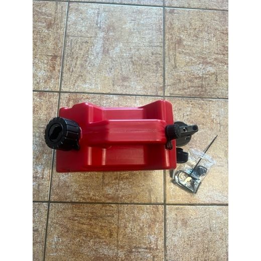 KANYSTR NA BENZÍN 3L VČETNĚ DRŽÁKU A ZÁMKU ČERVENÝ