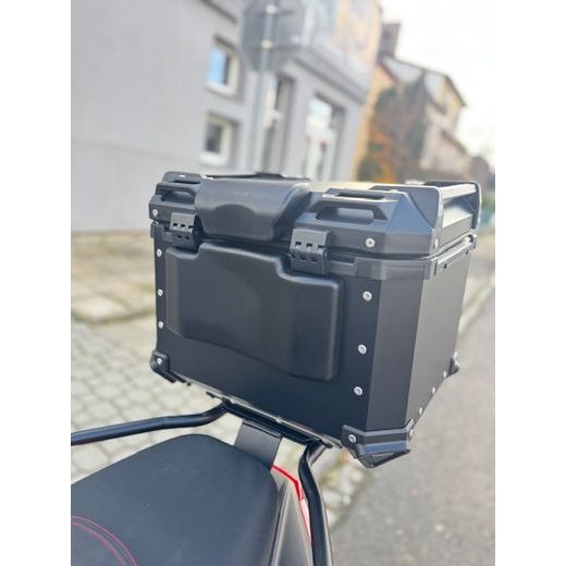 HLINÍKOVÝ KUFR DB 45L X-DESIGN ČERNÝ, PLOTNA + OPĚRKA + SÍŤKA NA ZAVAZADLA ZDARMA