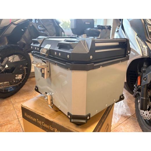 HLINÍKOVÝ KUFR DB 45L X-DESIGN STŘÍBRNÝ, PLOTNA + OPĚRKA + SÍŤKA NA ZAVAZADLA ZDARMA