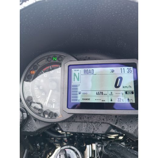 KAWASAKI VERSYS 1100 SE - PŘEDVÁDĚCÍ MOTORKA