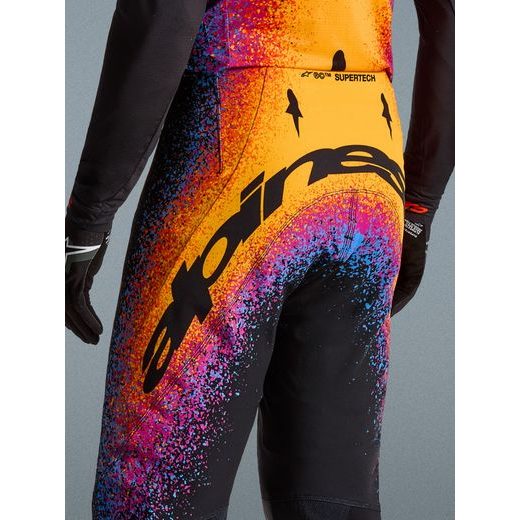 KALHOTY SUPERTECH LIMITOVANÁ EDICE BLACK HOLE, ALPINESTARS (ČERNÁ/MULTICOLOR) 2026