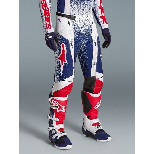 KALHOTY TECHSTAR LIMITOVANÁ EDICE UNITY, ALPINESTARS (ČERVENÁ/BÍLÁ/MODRÁ) 2026