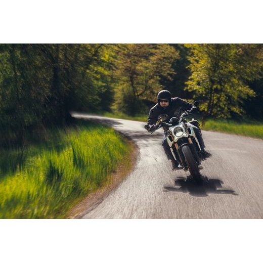 CFMOTO 700CL-X HERITAGE ČERNÁ