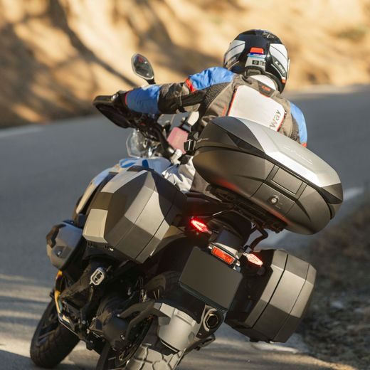 BOČNÍ KUFRY NA MOTORKU SHAD SH38X D0B38200 (ROZŠIŘITELNÝ KONCEPT)