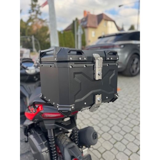 HLINÍKOVÝ KUFR DB 45L X-DESIGN ČERNÝ, PLOTNA + OPĚRKA + SÍŤKA NA ZAVAZADLA ZDARMA