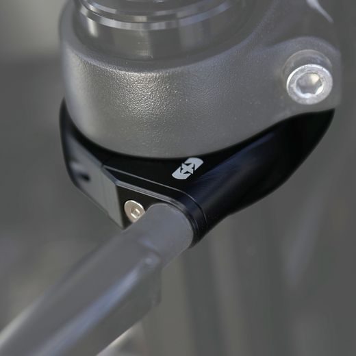 ADAPTÉRY PRO UCHYCENÍ BLINKRŮ NA TRUBKY PŘEDNÍ VIDLICE, OXFORD (ČERNÉ)