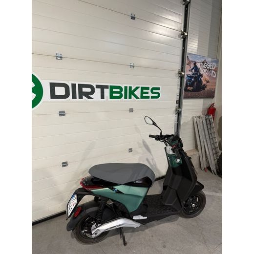 PIAGGIO 1 ACTIE-PŘEDVÁDĚCÍ SKÚTR-BAZAR