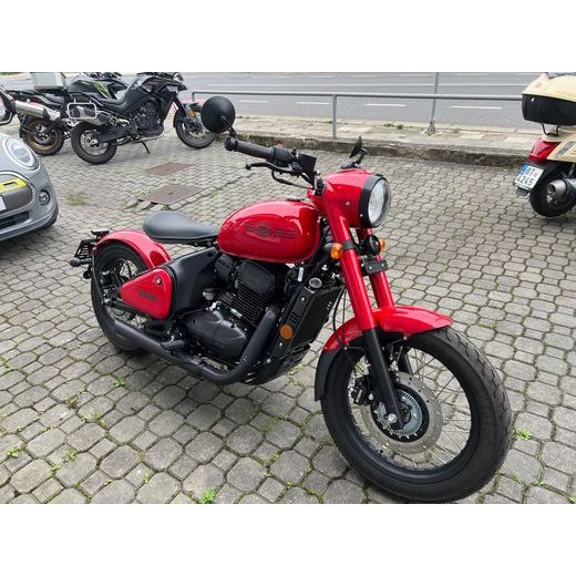 JAWA PÉRÁK ČERVENÁ