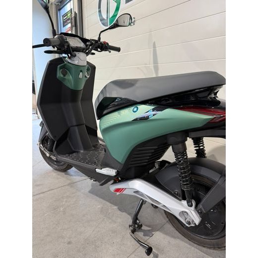 PIAGGIO 1 ACTIE-PŘEDVÁDĚCÍ SKÚTR-BAZAR