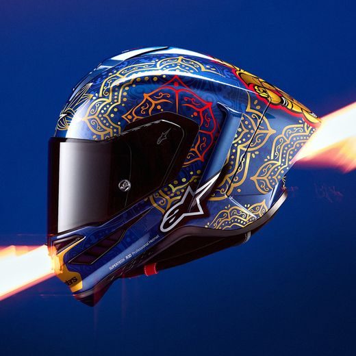 PŘILBA SUPERTECH R10 MARTHAINATOR LIMITOVANÁ EDICE JORGE MARTIN, ALPINESTARS (MODRÁ PERLEŤ/ZLATÁ/ČERVENÁ) 2026