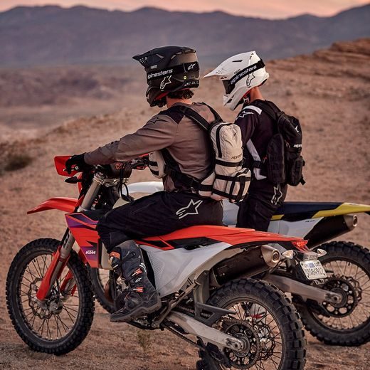 ALPINESTARS BATOH TECHDURA TACTICAL (ČERNÁ/BÍLÁ, CELKOVÝ OBJEM AŽ 9 L) 2024