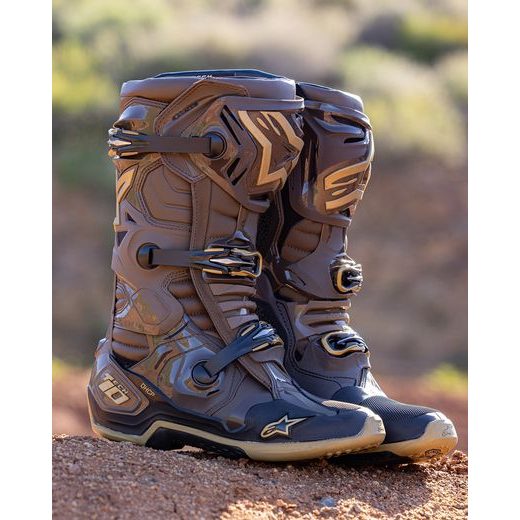 ALPINESTARS BOTY TECH 10 LIMITOVANÁ EDICE SQUAD (TMAVĚ HNĚDÁ/ZLATÁ/ČERNÁ) 2023