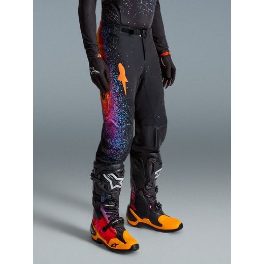 KALHOTY SUPERTECH LIMITOVANÁ EDICE BLACK HOLE, ALPINESTARS (ČERNÁ/MULTICOLOR) 2026