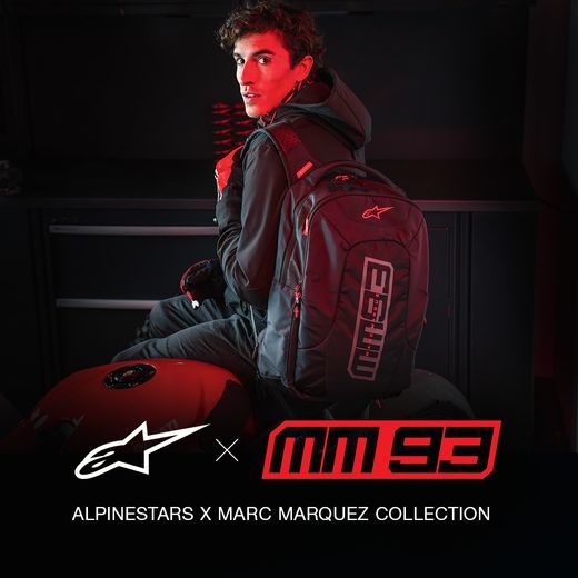 BATOH CITY HUNTER V2 MM93 KOLEKCE, ALPINESTARS (ČERNÁ/ŠEDÁ/ČERVENÁ) 2025