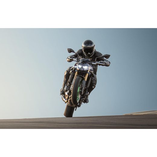 KAWASAKI Z900 SE MY26 METALLIC MATTE GRAPHITE GRAY / METALLIC MATTE CARBON GRAY+VÝFUK SC PROJECT ZDARMA