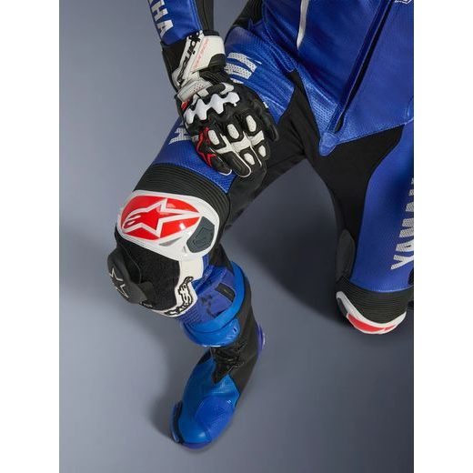 JEDNODÍLNÁ KOMBINÉZA GP-R7 YAMAHA GYTR KOLEKCE, TECH-AIR READY/KOMPATIBILNÍ, ALPINESTARS (MODRÁ/ČERNÁ/BÍLÁ/ČERVENÁ) 2026