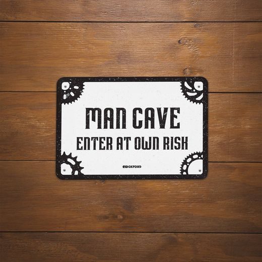 PLECHOVÁ CEDULE MAN CAVE, OXFORD (ČERNÁ/BÍLÁ, ROZMĚR 30 X 20 CM)