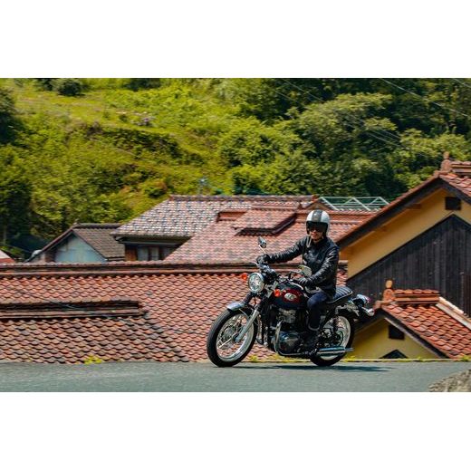 KAWASAKI W800 MY24 METALLIC DIABLO BLACK / EBONY