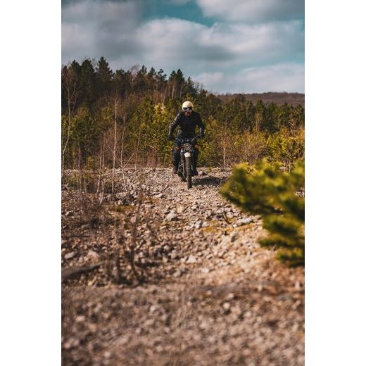 PŘILBA ESO FORTY NINE, CASSIDA (KRÉMOVÁ/ČERNÁ) 2024