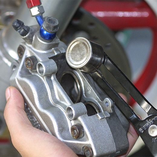PŘÍPRAVEK PRO DEMONTÁŽ BRZDOVÉHO PÍSTKU, BIKESERVICE