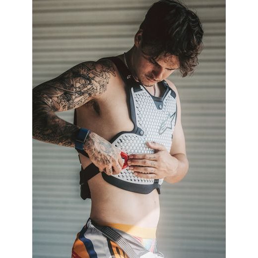 CHRÁNIČ HRUDI BIONIC ACTION V2, ALPINESTARS (ČERNÁ/BÍLÁ) 2027