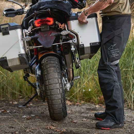 KALHOTY ST-7 GORE-TEX, ALPINESTARS (ČERNÁ/TMAVĚ ŠEDÁ) 2024