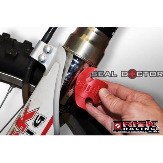 ČISTÍCÍ PŘÍPRAVEK NA SIMERINGY PŘEDNÍCH VIDLIC SEAL DOCTOR (VEL. S 35 - 44 MM), RISK RACING