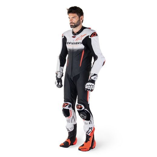 JEDNODÍLNÁ KOMBINÉZA GP-R7, TECH-AIR READY/KOMPATIBILNÍ, ALPINESTARS (BÍLÁ/ČERNÁ/ČERVENÁ FLUO) 2025