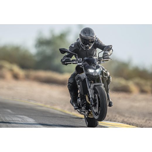 KAWASAKI Z900 MY26 EBONY / METALLIC CARBON GRAY+VÝFUK SC PROJECT ZDARMA