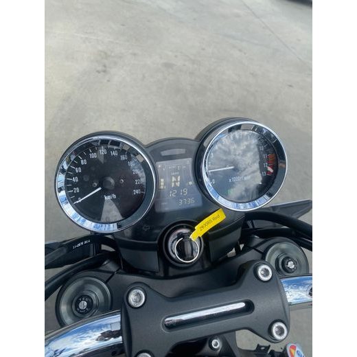 KAWASAKI Z900 RS - PŘEDVÁDĚCÍ MOTORKA