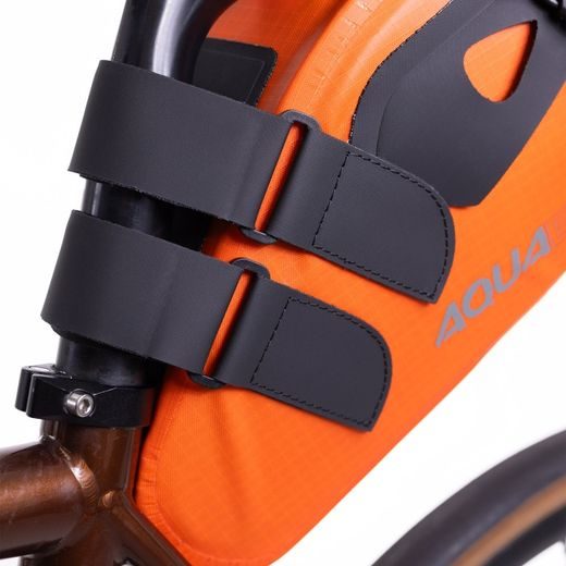 BRAŠNA POD SEDLO AQUA EVO ADVENTURE, OXFORD (ORANŽOVÁ, OBJEM 10 L)
