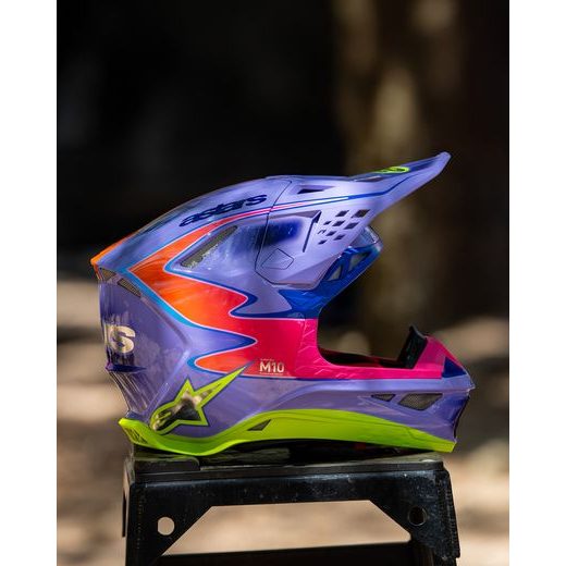 PŘILBA SUPERTECH S-M10 EDICE JETT LAWRENCE R01, ALPINESTARS (FIALOVÁ/RŮŽOVÁ FLUO/ŽLUTÁ FLUO) 2026