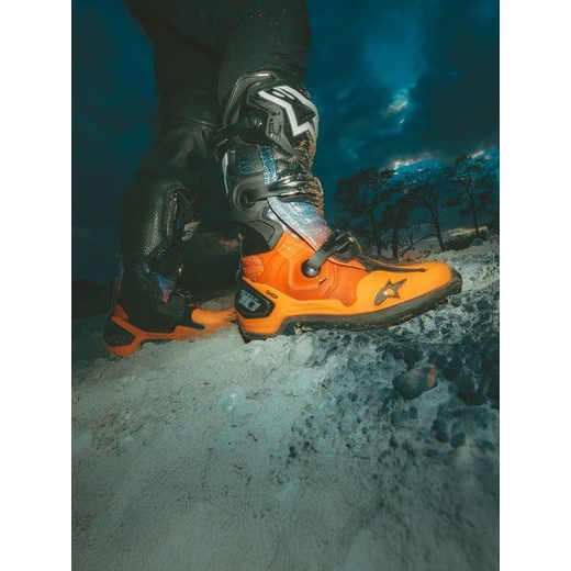 BOTY TECH 10 LIMITOVANÁ EDICE BLACK HOLE, ALPINESTARS (ČERNÁ/MULTICOLOR) 2026