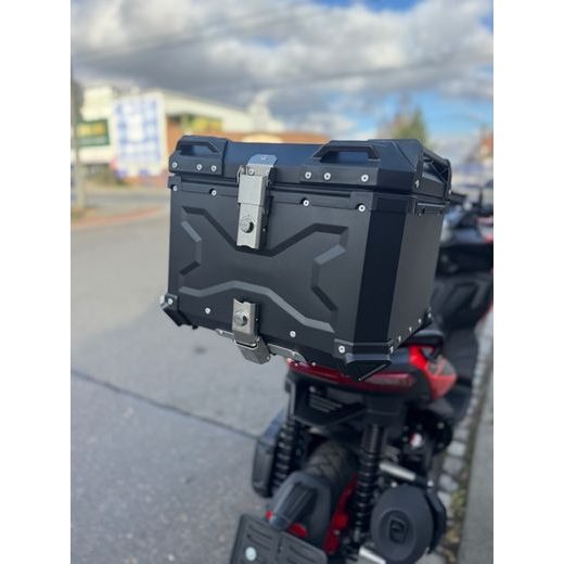 HLINÍKOVÝ KUFR DB 45L X-DESIGN ČERNÝ, PLOTNA + OPĚRKA + SÍŤKA NA ZAVAZADLA ZDARMA